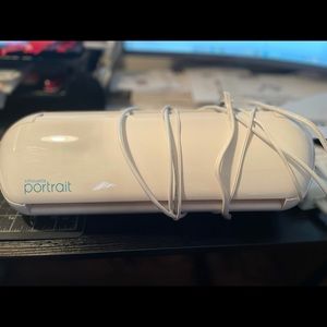 Portrait cutting machine